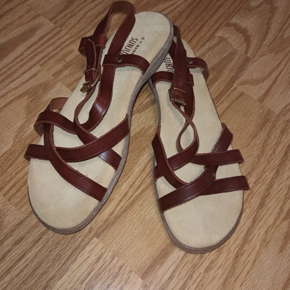 G.H. Bass & Co. Shoes - NWOT G.H. Bass Comfort Sandals. Leather. Brown. Women's 9 M